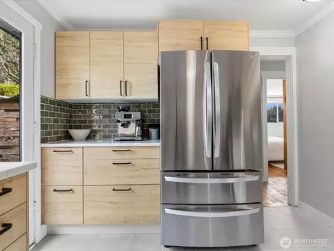 Kitchen - 18604 105th Ave NE, Bothell, WA 98011 photo 4 of 6