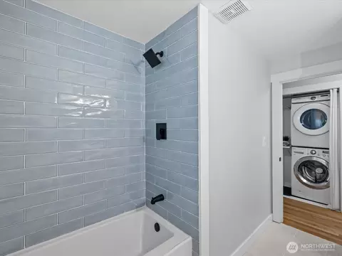 Bath - 18604 105th Ave NE, Bothell, WA 98011 photo 4 of 4