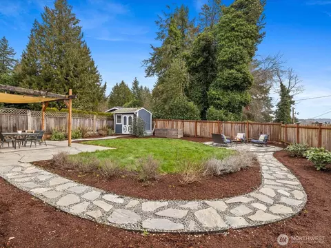 Exterior - 18604 105th Ave NE, Bothell, WA 98011 photo 8 of 10