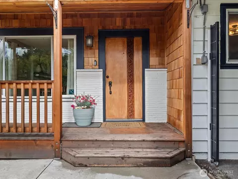 Exterior - 18604 105th Ave NE, Bothell, WA 98011 photo 2 of 10