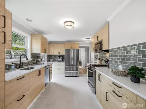 Kitchen - 18604 105th Ave NE, Bothell, WA 98011 photo 1 of 6