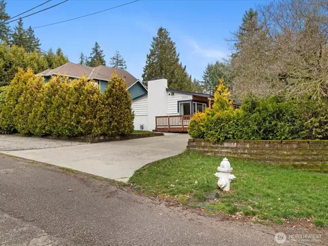 Exterior - 18604 105th Ave NE, Bothell, WA 98011 photo 4 of 10