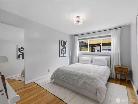 Bedroom - 18604 105th Ave NE, Bothell, WA 98011 photo 1 of 3