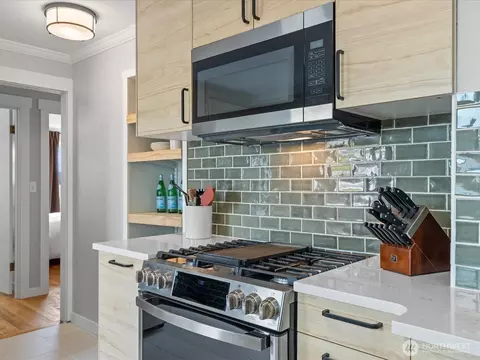 Kitchen - 18604 105th Ave NE, Bothell, WA 98011 photo 3 of 6