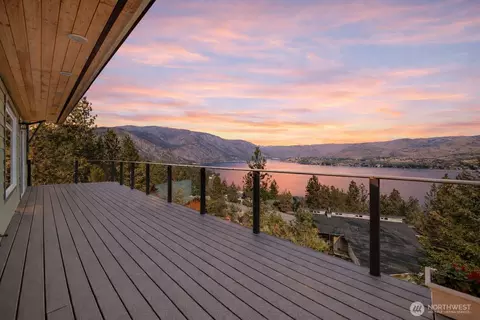 31 Cougar Crossing Ln, Chelan, WA 98816