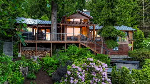 891 E Lake Samish Dr, Bellingham, WA 98229