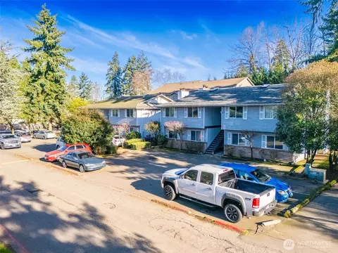 3201 S 208th St, Seatac, WA 98198