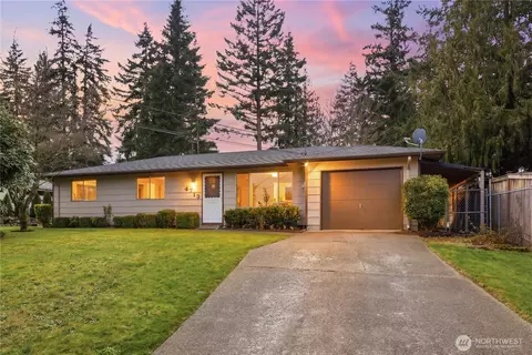 4713 N Island Dr, Bonney Lake, WA 98391