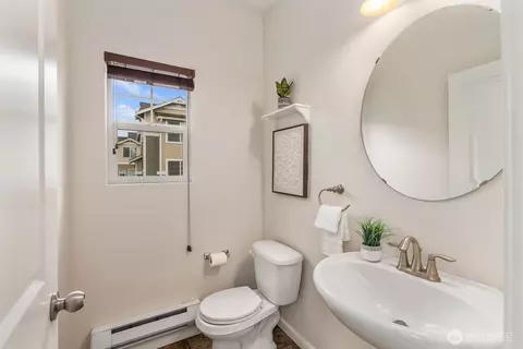 Bath - 401 126th Pl SE #B, Everett, WA 98208 photo 1 of 4
