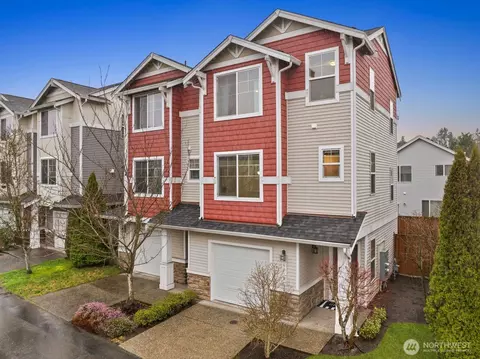 Exterior - 401 126th Pl SE #B, Everett, WA 98208 photo 7 of 8