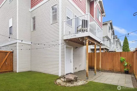 Exterior - 401 126th Pl SE #B, Everett, WA 98208 photo 4 of 8