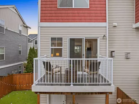 Exterior - 401 126th Pl SE #B, Everett, WA 98208 photo 6 of 8