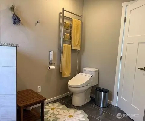 Bath - 2270 S 7th Ave, Sequim, WA 98382 photo 4 of 5