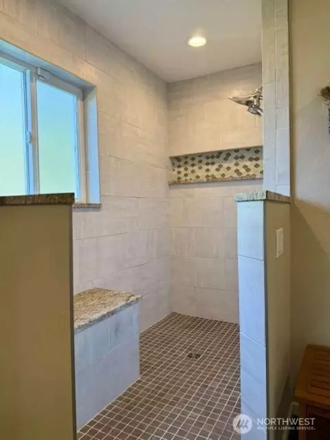 Bath - 2270 S 7th Ave, Sequim, WA 98382 photo 3 of 5