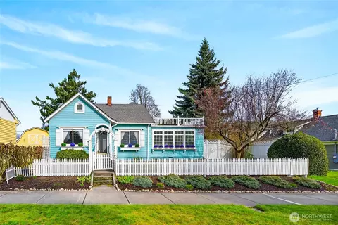 1512 10th St, Anacortes, WA 98221