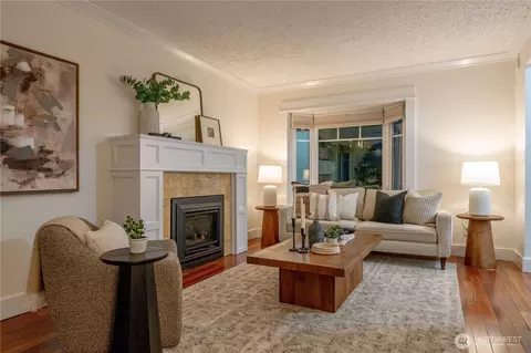 Living - 2302 Grand Ave, Everett, WA 98201 photo 2 of 5