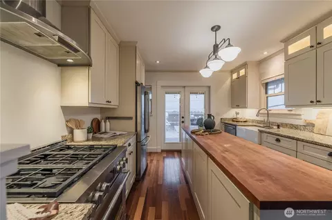 Kitchen - 2302 Grand Ave, Everett, WA 98201 photo 2 of 4