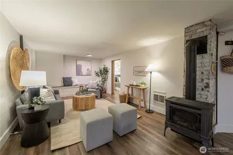 Living - 2302 Grand Ave, Everett, WA 98201 photo 4 of 5