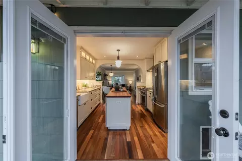 Entry Way - 2302 Grand Ave, Everett, WA 98201 photo 2 of 3