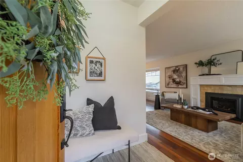 Entry Way - 2302 Grand Ave, Everett, WA 98201 photo 1 of 3