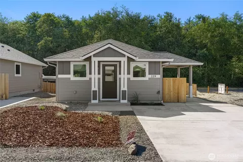 119 7th St SW, Long Beach, WA 98631