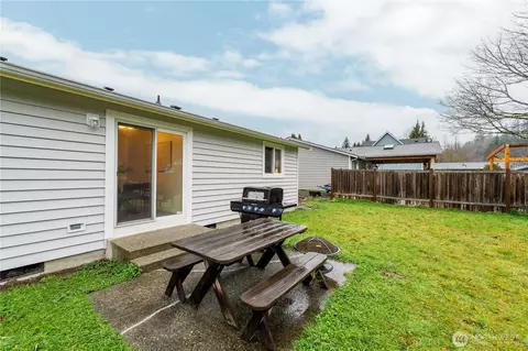 Exterior - 512 Walnut Ave, Sultan, WA 98294 photo 5 of 8