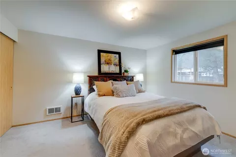 Bedroom - 512 Walnut Ave, Sultan, WA 98294 photo 5 of 7