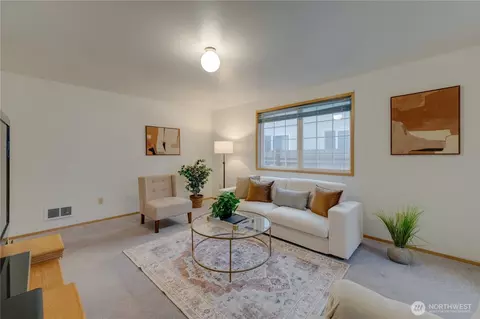 Living - 512 Walnut Ave, Sultan, WA 98294 photo 2 of 2