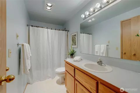 Bath - 512 Walnut Ave, Sultan, WA 98294 photo 2 of 2