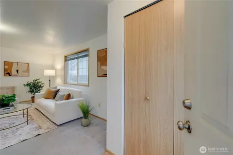 Entry Way - 512 Walnut Ave, Sultan, WA 98294 photo 1 of 5