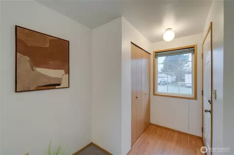 Entry Way - 512 Walnut Ave, Sultan, WA 98294 photo 2 of 5