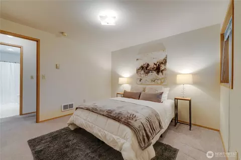 Bedroom - 512 Walnut Ave, Sultan, WA 98294 photo 3 of 7