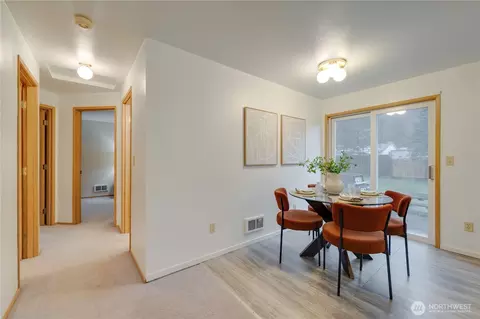 Entry Way - 512 Walnut Ave, Sultan, WA 98294 photo 4 of 5