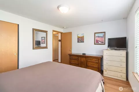 Bedroom - 413 Haywire Rd, Winlock, WA 98596 photo 5 of 5