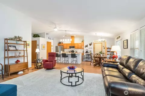 Living - 413 Haywire Rd, Winlock, WA 98596 photo 2 of 2
