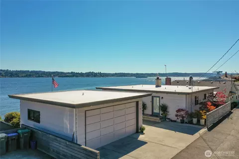 711 Shore Dr, Bremerton, WA 98310