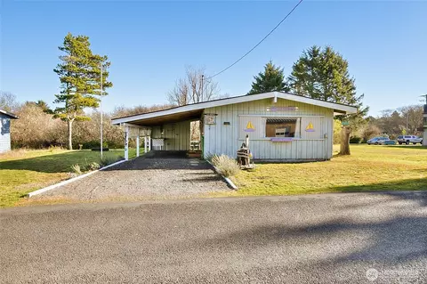 16 Oyehut Rd, Hoquiam, WA 98550