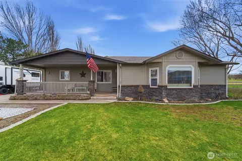 5603 E Hamilton Rd, Benton City, WA 99320