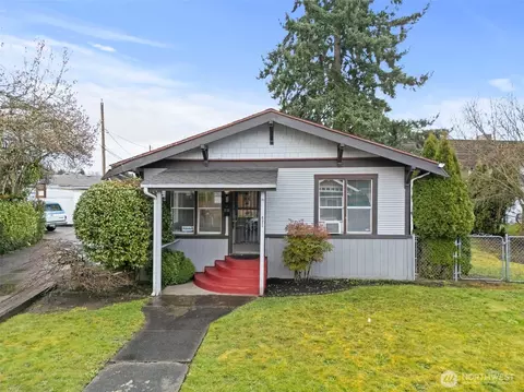 421 2nd St NW, Puyallup, WA 98371