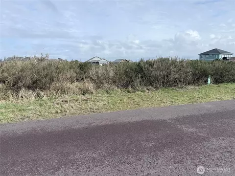 458 W Wind St, Ocean Shores, WA 98569
