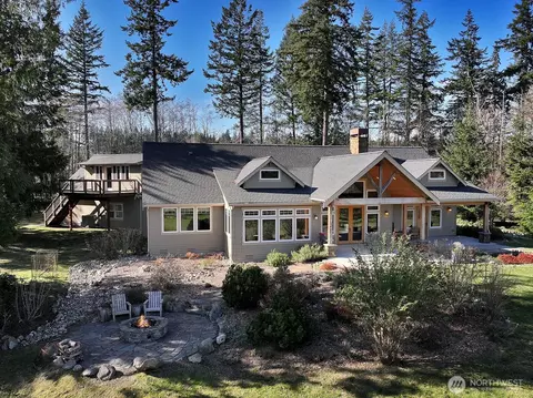 3858 Resort Rd, Greenbank, WA 98253