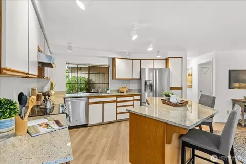 Kitchen - 16225 15th Dr SE, Mill Creek, WA 98012 photo 4 of 5