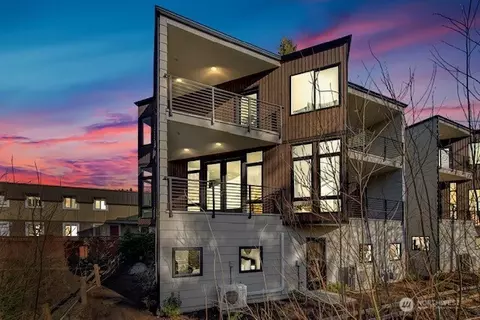 417 102nd Ave SE, Bellevue, WA 98004