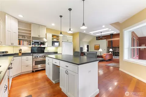 180 Trinity Dr, Castle Rock, WA 98611