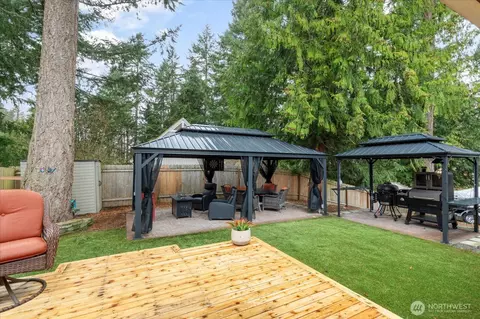 7882 Blakely Ave, Clinton, WA 98236
