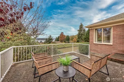 9619 SW 268th St, Vashon, WA 98070