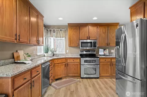 Kitchen - 3249 Lois Ln, Enumclaw, WA 98022 photo 1 of 3