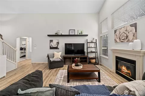 Living - 3249 Lois Ln, Enumclaw, WA 98022 photo 3 of 3