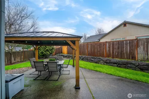 Exterior - 3249 Lois Ln, Enumclaw, WA 98022 photo 4 of 8