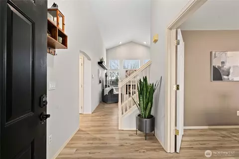 Entry Way - 3249 Lois Ln, Enumclaw, WA 98022 photo 1 of 4